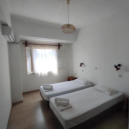 La Cite Family & Μωραΐτικα